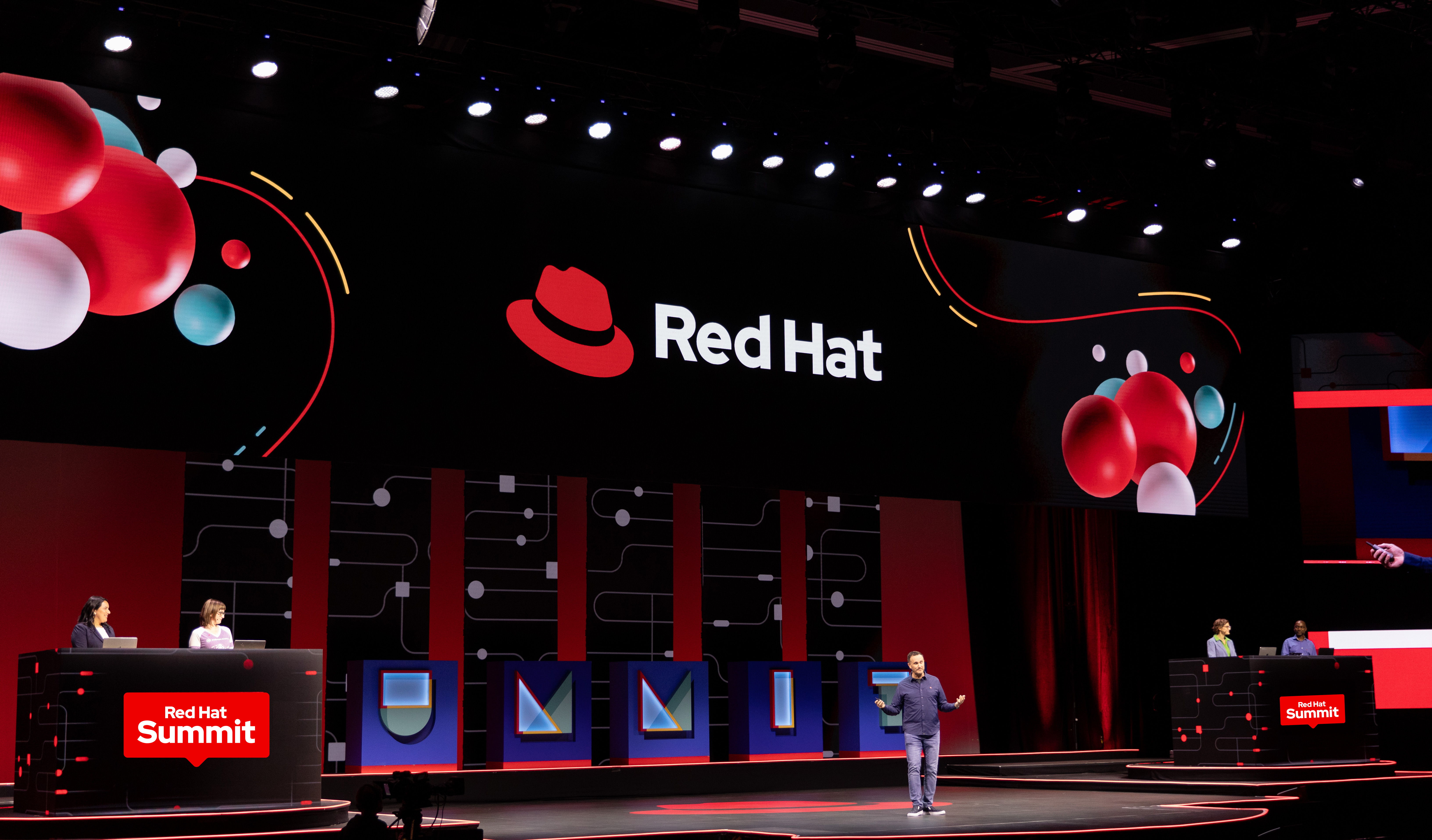 Foto di una conferenza durante il Red Hat Summit