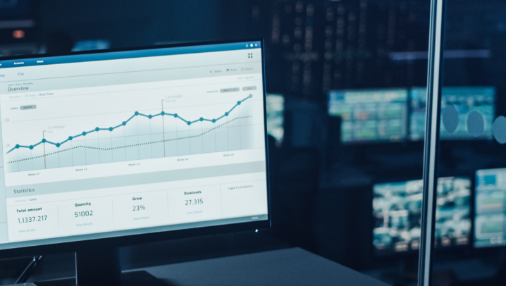 Computador com um gráfico na tela